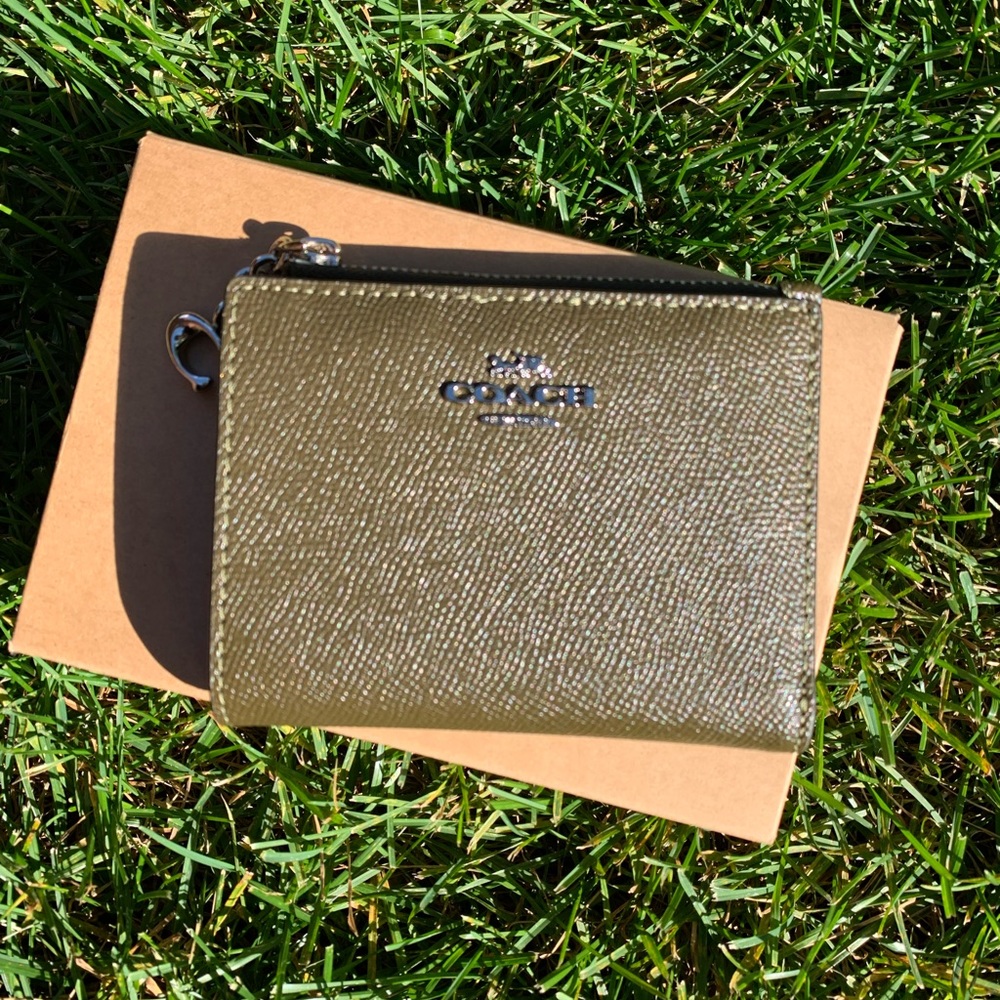 COACH leather wallet, Small, Olive Green Colour